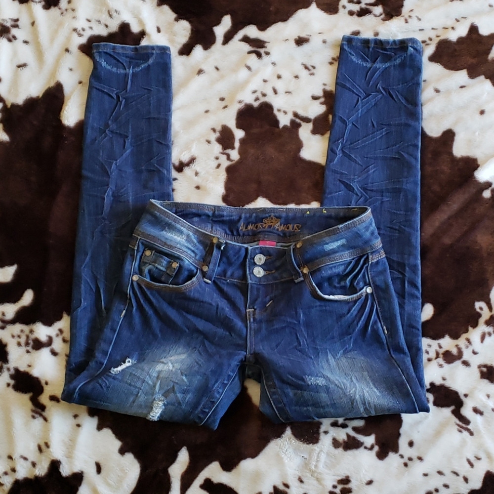 Distressed skinny jeans - Picture 2 of 3